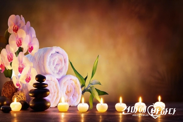 batch_spa-concept-massage-stones-towels-candles-natural-background-spa-concept-massage-stones-towels-candles-120811006.jpg