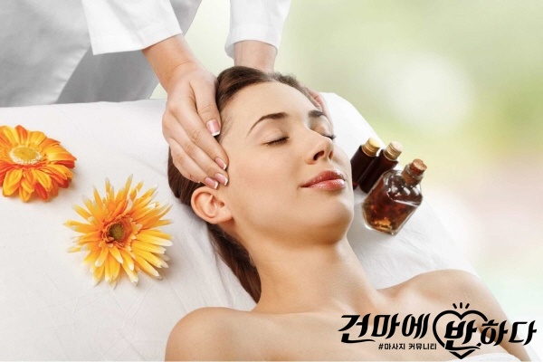 [크기변환]massage-with-essential-oils.jpg