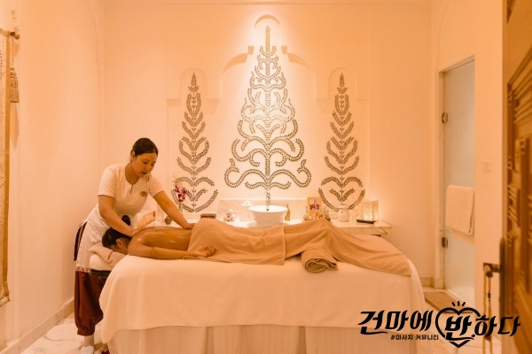 [크기변환]The-Imperial-Balance-massage-at-The-Imperial-Spa-scaled-e1582281383127.jpg