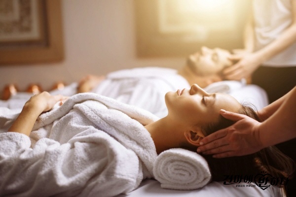 [크기변환]MassageTherapyFAQs-FloridaAcademy-1500x1000.jpeg