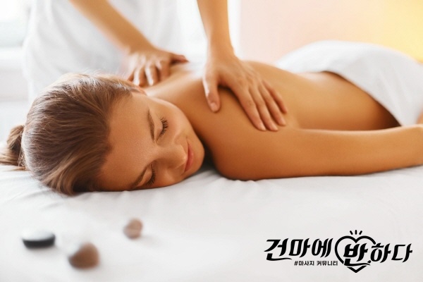 [크기변환]spa-woman-female-enjoying-massage-in-spa-centre-royalty-free-image-492676582-1549988720.jpg