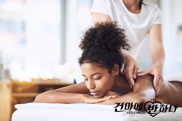 [크기변환]woman_receiving_massage.jpg