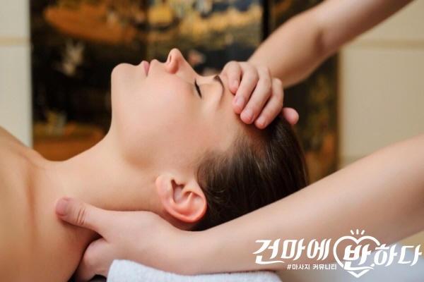 [꾸미기]spa-procedure-of-neck-massage-picture-id1312252186-940x500.jpg