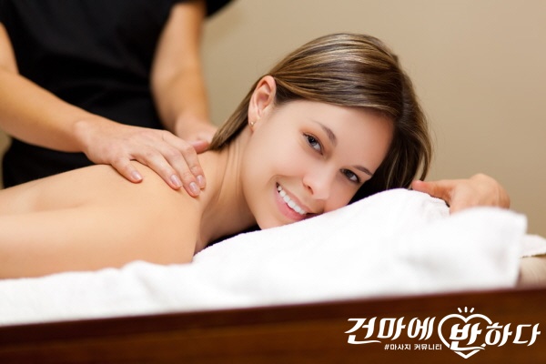 [꾸미기]Woman-getting-Swedish-massage-jpg.jpg