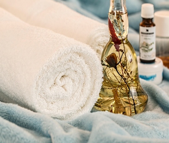 massage-therapy-1612308_1280.jpg
