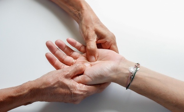 hand-massage-7440712_640.jpg